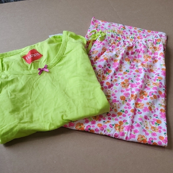 Hanes Pajama Set Green and Pink Floral Delight 60 Cotton 40 Poly - Picture 1 of 5